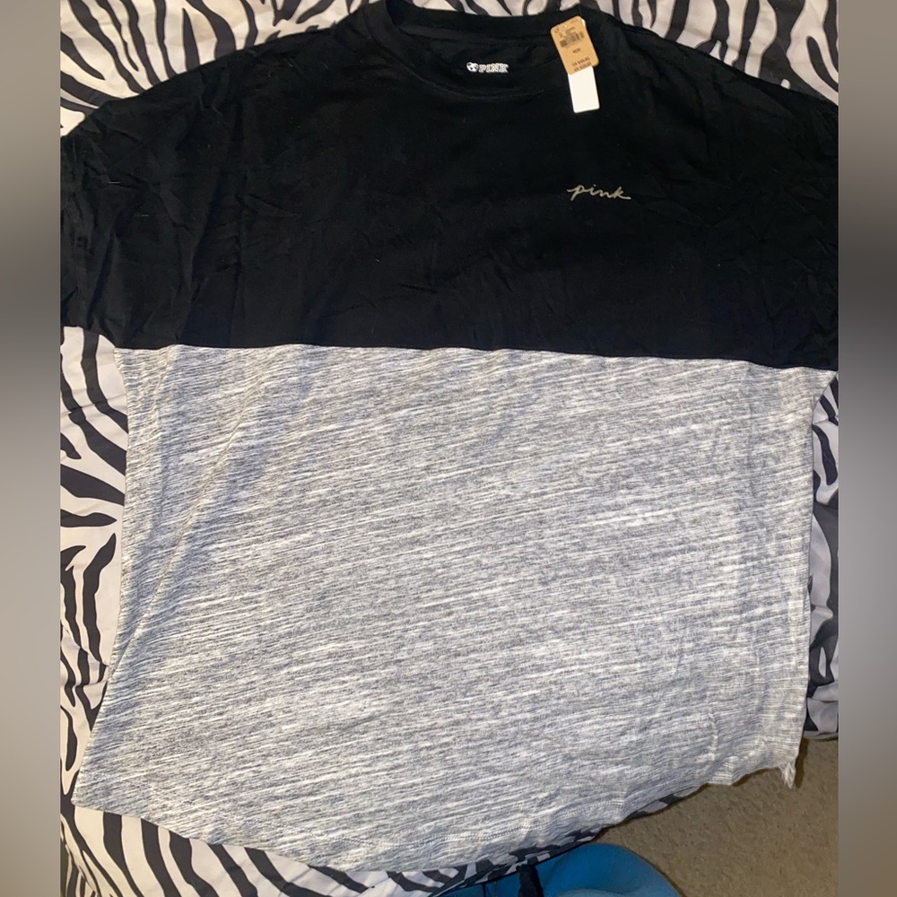 🖤 NWT VS PINK TEE 🖤